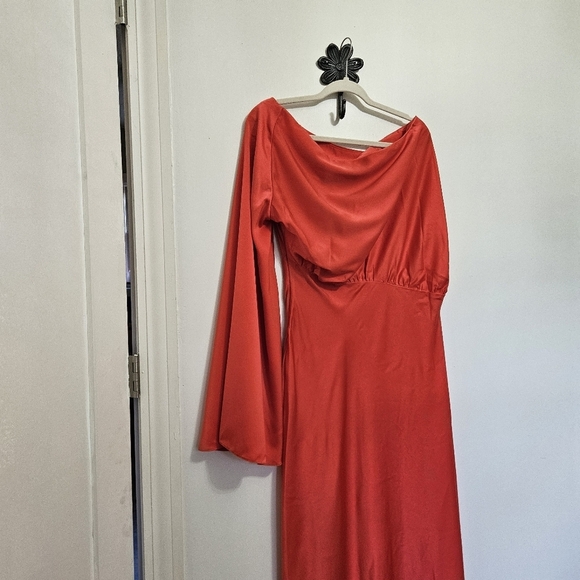 ASOS DESIGN Curve Satin Off The Shoulder Asymmetric Maxi Dress in Red Size 12 - Picture 11 of 13